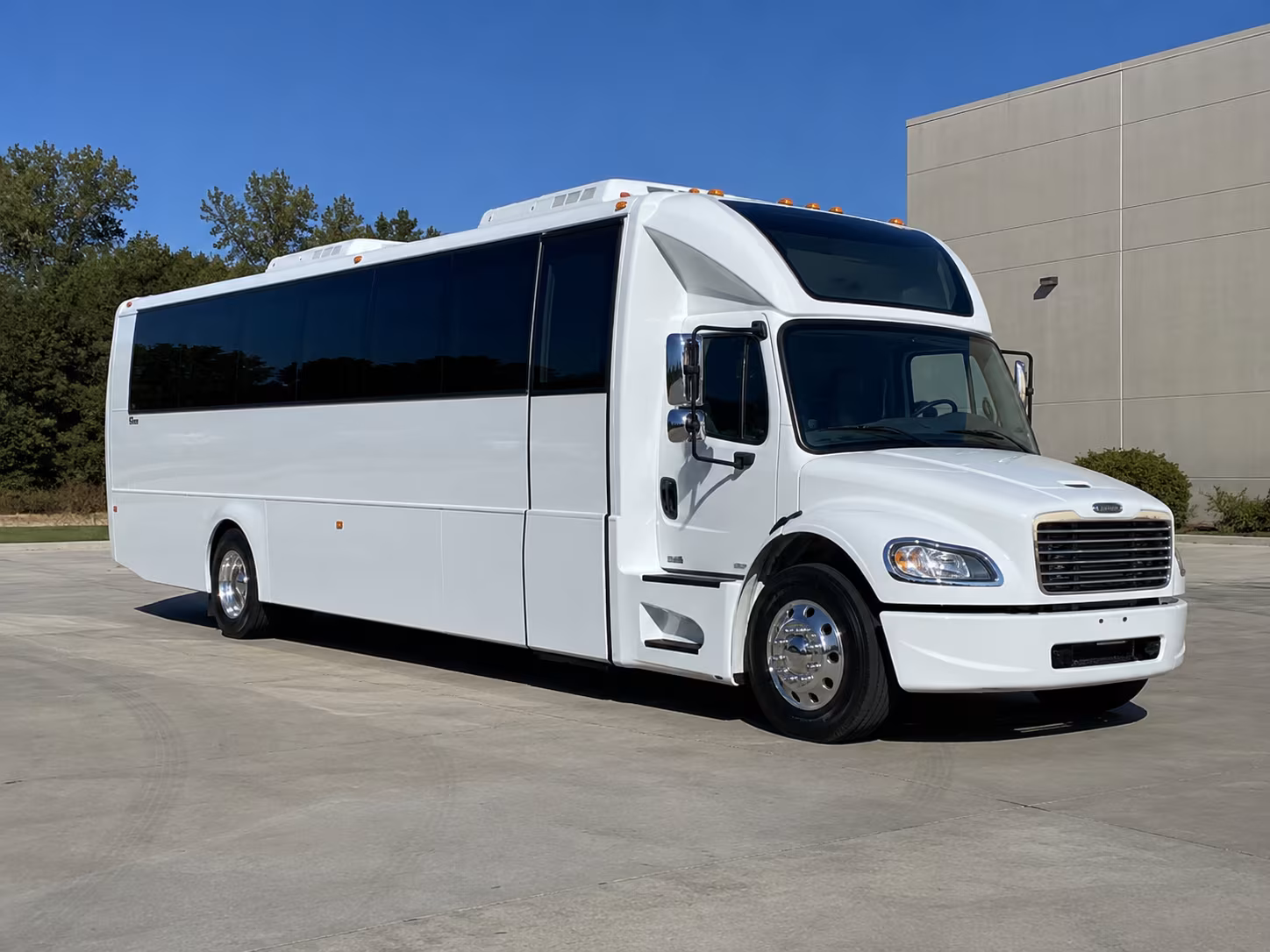 greenville 28 passenger party bus